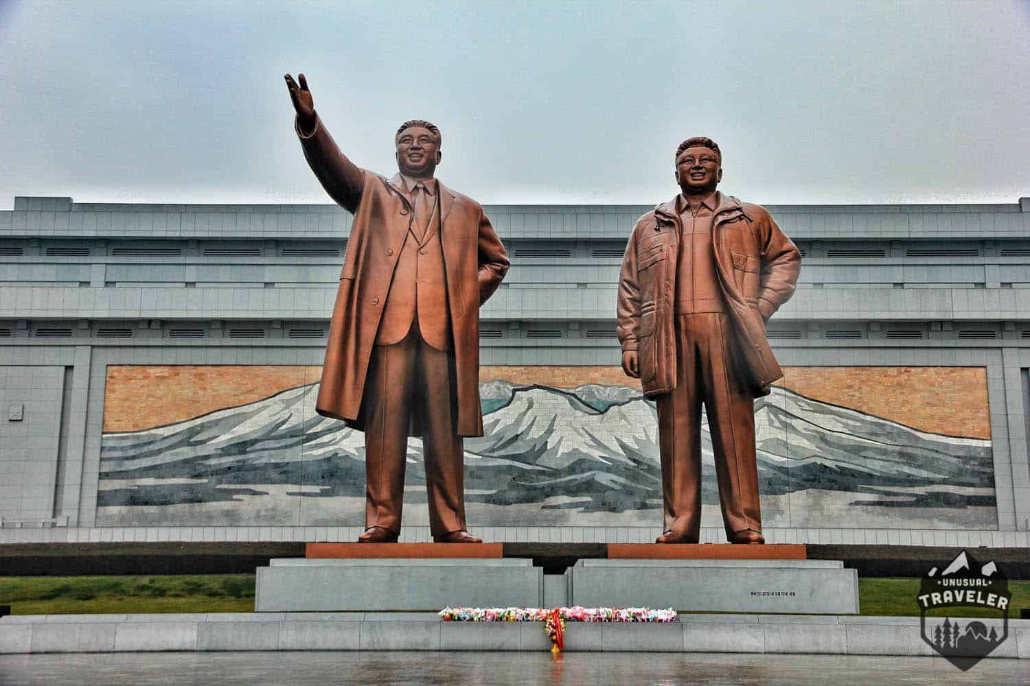 20-metre high bronze statue of Kim Il-Sung and Kim Jong-Il at Mansudae. #North_Korea , #Pyongyang