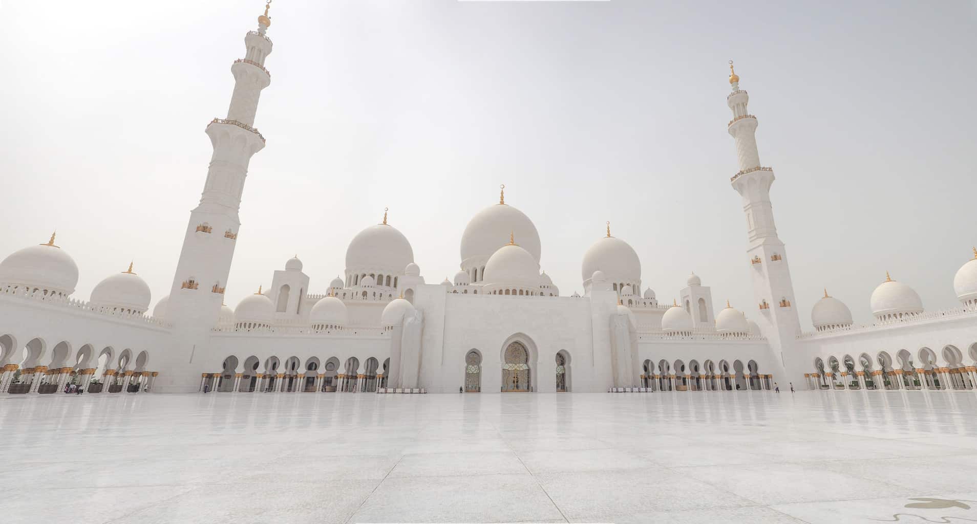 Sheikh Zayed Mosque, the largest mosque in the UAE. a must visit