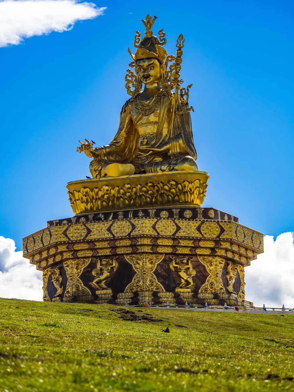 Yarchen Gar Golden Guru Rinpoche statue