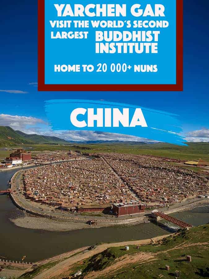 Yarchen Gar not to be mistaken with Larung Gar is one of the biggest Buddhist places in the world. It´s located in Sichuan, China.#china #travel #traveltips #sichuan #asia #budget #buddha