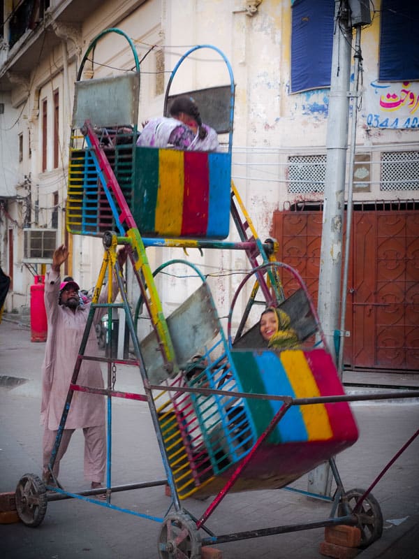 Man powered ferris wheel in Lahore