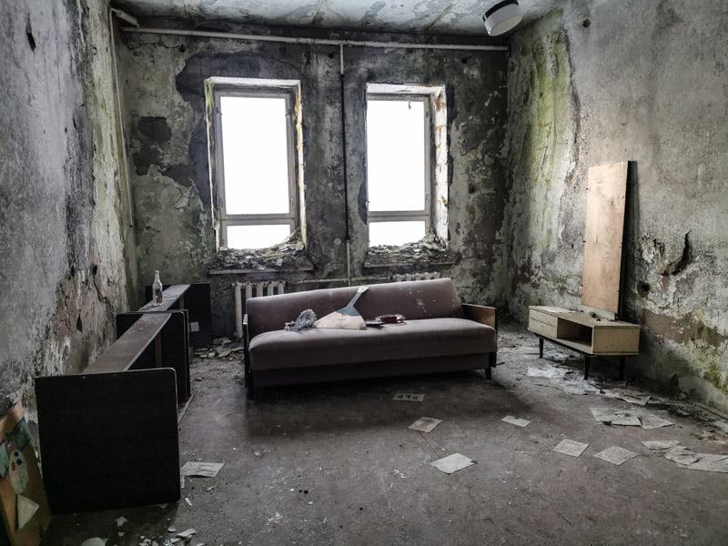 old runed down room in Pyramiden
