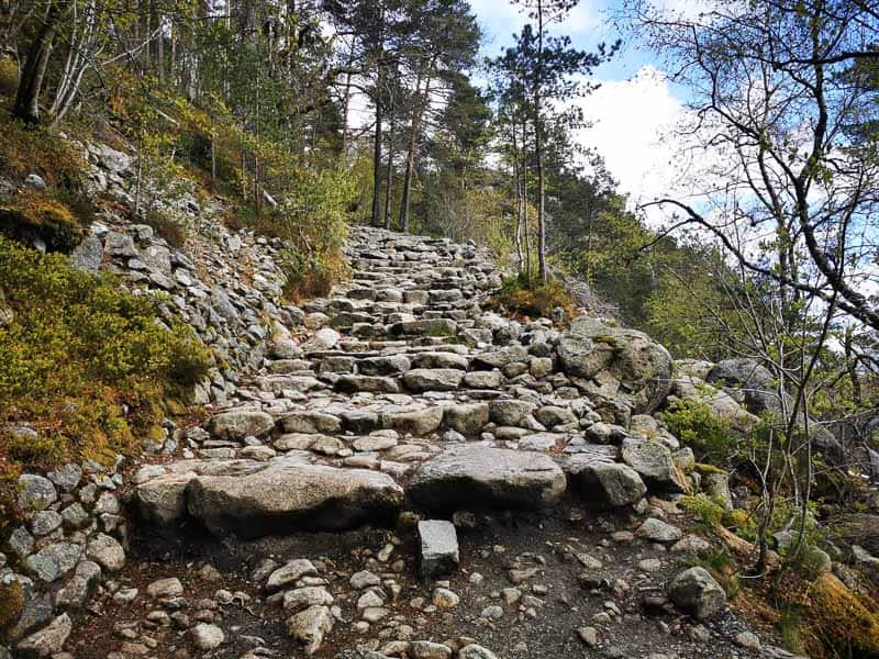 Sherpa steps Preikestolen