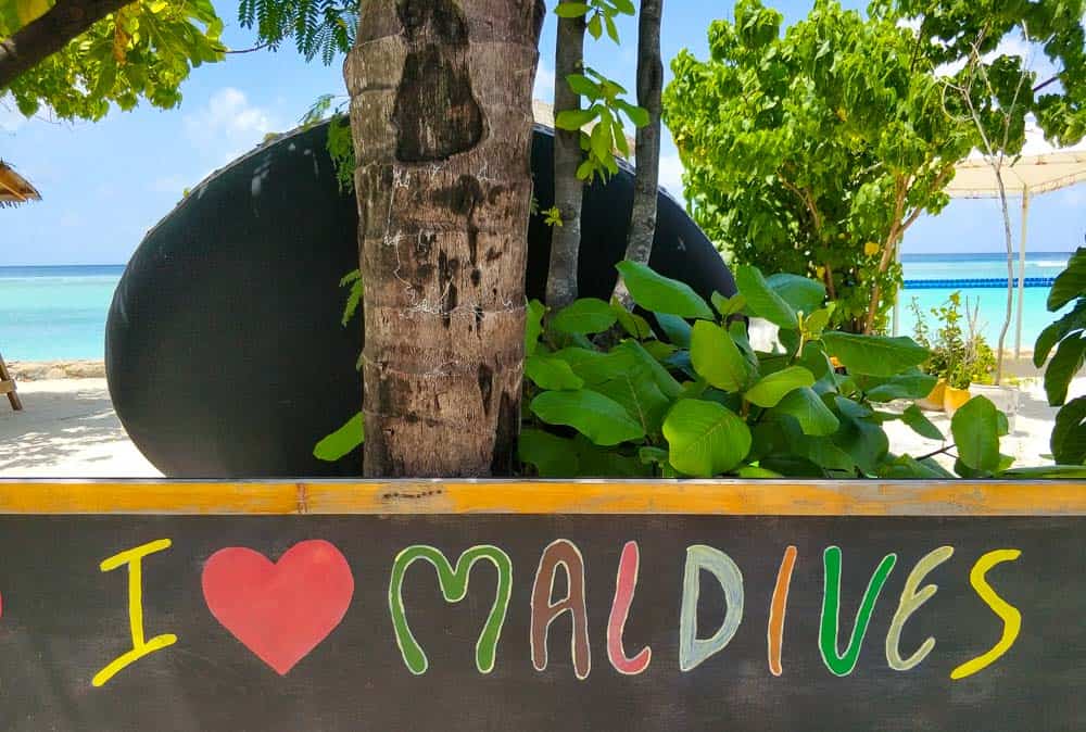 love maldives sign